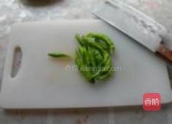 小银鱼炒辣椒的做法图解2