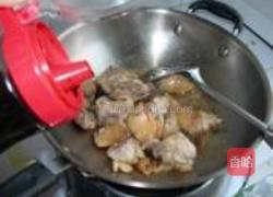 榛蘑炖鸡腿的做法图解10