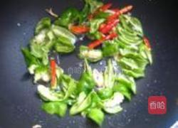 青椒炒卤味的做法图解5