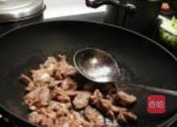 大蒜小炒肉的做法图解2
