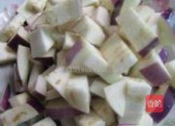 腊肉炒茄丁的做法图解2