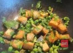 番茄烩豆腐鱼饼的做法图解3