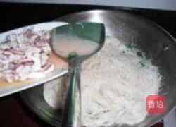 鱿鱼芥兰炒米粉的做法图解18