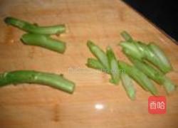 鱿鱼芥兰炒米粉的做法图解5