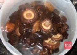 冬菇蒸滑鸡的做法图解2