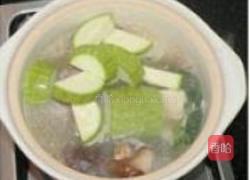 猪骨腊味冻豆腐汤的做法图解5