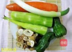 杂蔬炒肥肠的做法图解1
