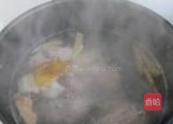 三鲜排骨汤的做法图解4