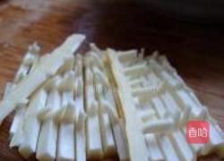 韭菜头炒冬笋的做法图解2