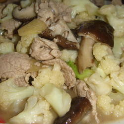 鲜磨菇花菜炒肉片的做法[图]