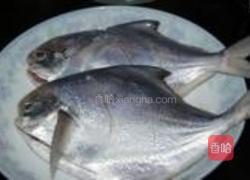 香煎鲳鱼的做法图解1