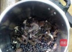 生地黑豆排骨汤的做法图解4