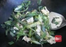大蒜苗炒鸡胸脯肉的做法图解4