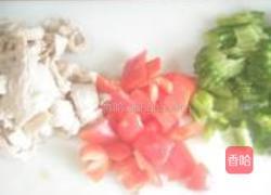 豉椒苦瓜炒素肠的做法图解2