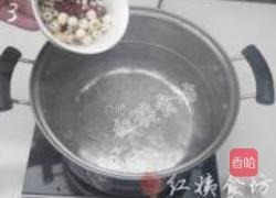 薏米红豆莲子粥的做法图解3