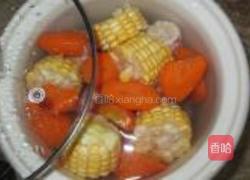 玉米胡萝卜猪骨汤的做法图解6