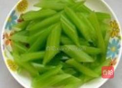 西芹凉拌腐竹的做法图解1