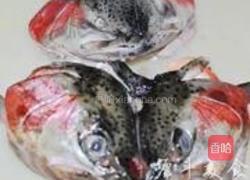 挪威三文鱼头汤的做法图解1
