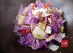 紫甘蓝炒土豆片的做法图解9