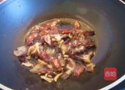 腊味炒荷豆的做法图解3
