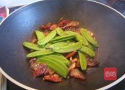 腊味炒荷豆的做法图解5