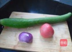 茄汁丝瓜的做法图解1