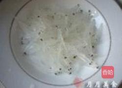 银鱼炒鸡蛋的做法图解1