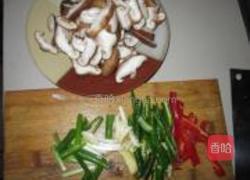 蘑菇炒牛肉的做法图解2