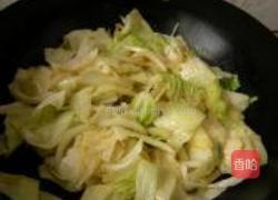 白菜包菜炒丸子的做法图解4