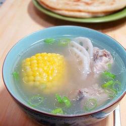 莲藕玉米排骨汤的做法[图]