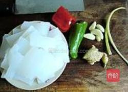牛肉豆豉炒凉粉的做法图解1