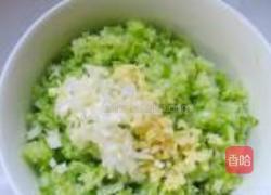 萝卜韭菜大肉水饺的做法图解3