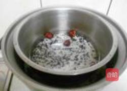 紫米红枣粥的做法图解2