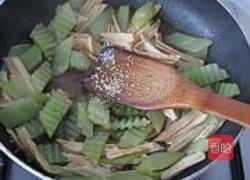莴苣炒腐竹的做法图解5