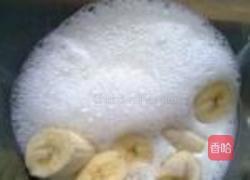 香蕉奶昔的做法图解4