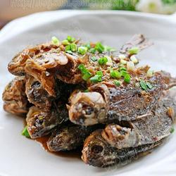 糖醋薰小鲫鱼的做法[图]