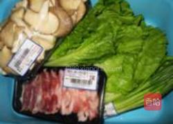 袖珍菇生菜汤的做法图解1