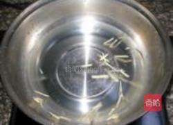 袖珍菇生菜汤的做法图解3