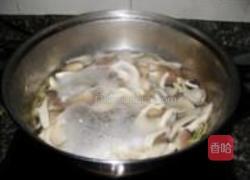 袖珍菇生菜汤的做法图解4