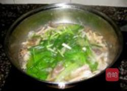 袖珍菇生菜汤的做法图解6