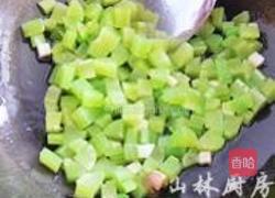莴笋炒虾仁的做法图解3