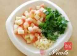 爽口瓜皮丁的做法图解1