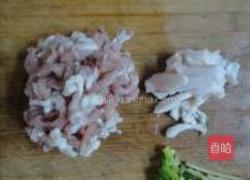 青椒茭白炒肉丝的做法图解1