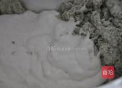 抹茶核桃圆面包的做法图解2