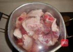 红烧黄豆猪蹄的做法图解1