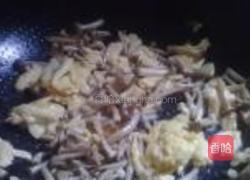 蟹味菇炒蛋的做法图解7