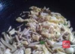 蟹味菇炒蛋的做法图解8