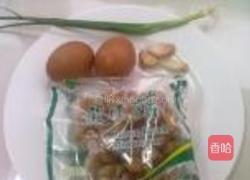 蟹味菇炒蛋的做法图解1