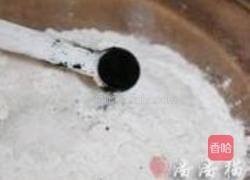 金枪鱼玉米竹炭餐包的做法图解2