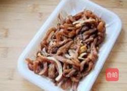 青椒炒肉丝的做法图解1